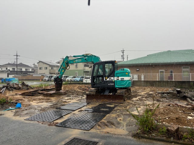 解体材の撤去作業